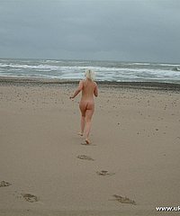 Beach Babes Flashing