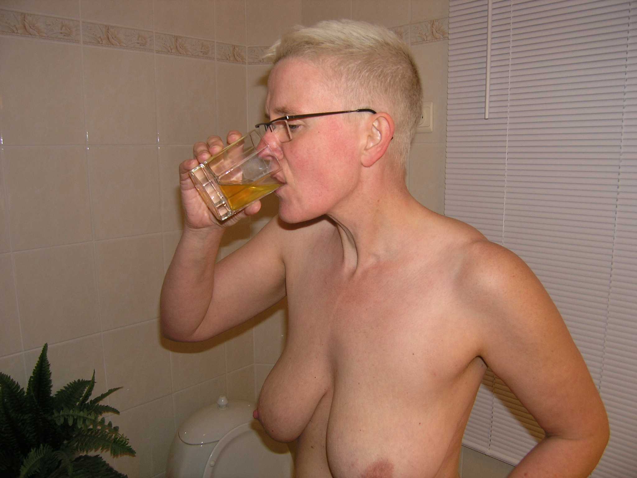 homemade wife drinking piss